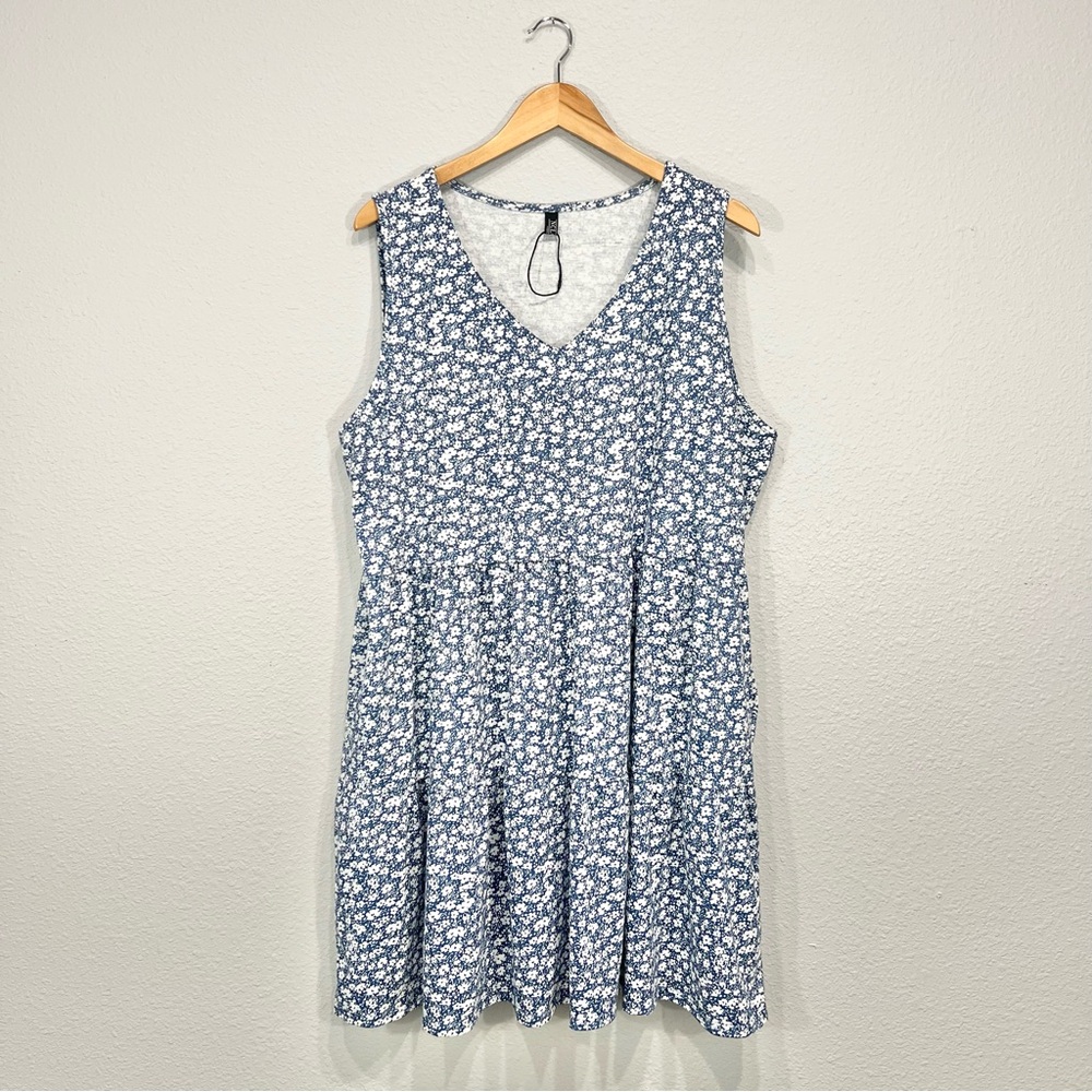 NWOT Boutique Floral Sleevless V-neck Shirt-Dress - Picture 2 of 12